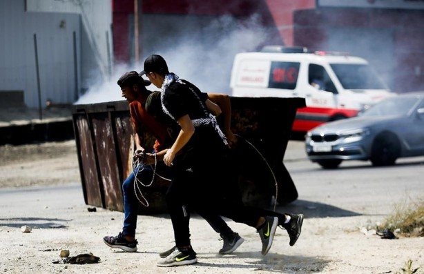 Kudurmuş Siyonist saldırıyor, Filistinliler savunuyor!