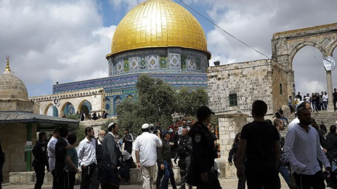 Kudüs Valiliği ve Hizma Belediyesi'nden acil çağrı: İşgalci İsrail, Hizma’yı hapishaneye çevirdi