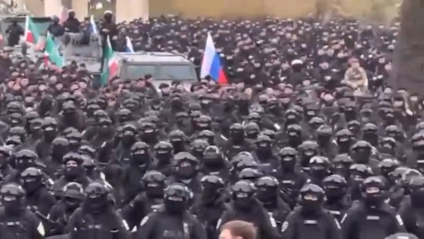 Foto - Kukla liderden Putin'e yalakalık! Ukrayna'ya gitmek isteyen askerler başkentte toplandı