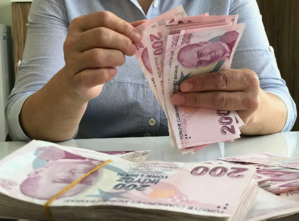 Kulislerden sızdırıldı! Emeklilere 10 bin lira müjdesi
