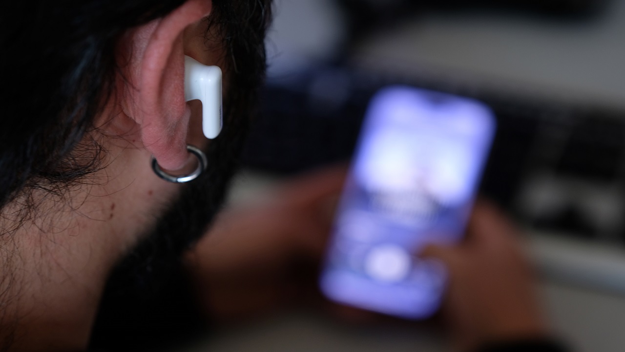 Kullanımı çok yaygın! 2050'de 2,5 milyar kişi işitme kaybıyla karşılaşabilir!