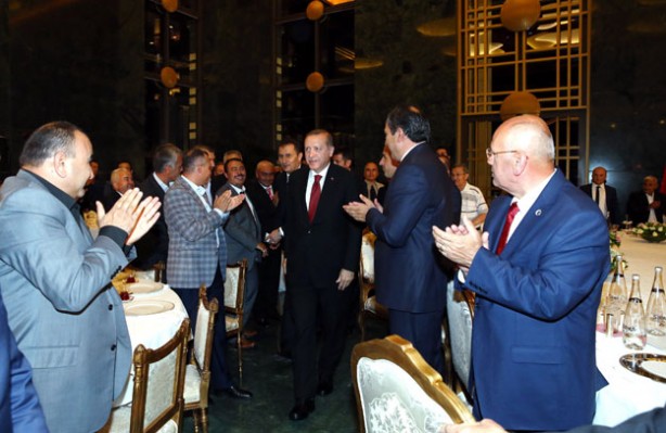 Külliye sarıya boyandı