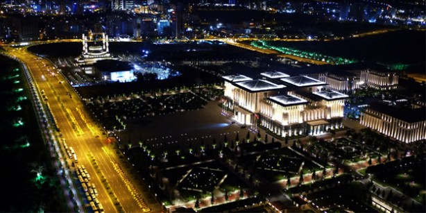Foto - Külliye sarıya boyandı