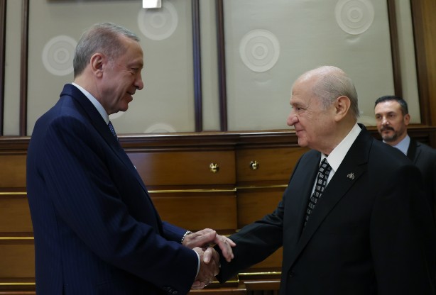 Foto - Külliye'de özel anlar! Cumhurbaşkanı Erdoğan'dan Bahçeli'ye pasta sürprizi