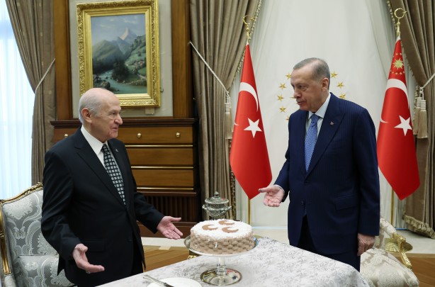 Foto - Külliye'de özel anlar! Cumhurbaşkanı Erdoğan'dan Bahçeli'ye pasta sürprizi