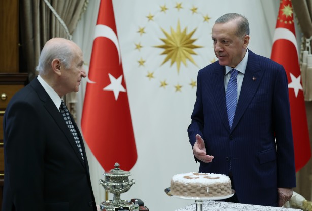 Foto - Külliye'de özel anlar! Cumhurbaşkanı Erdoğan'dan Bahçeli'ye pasta sürprizi