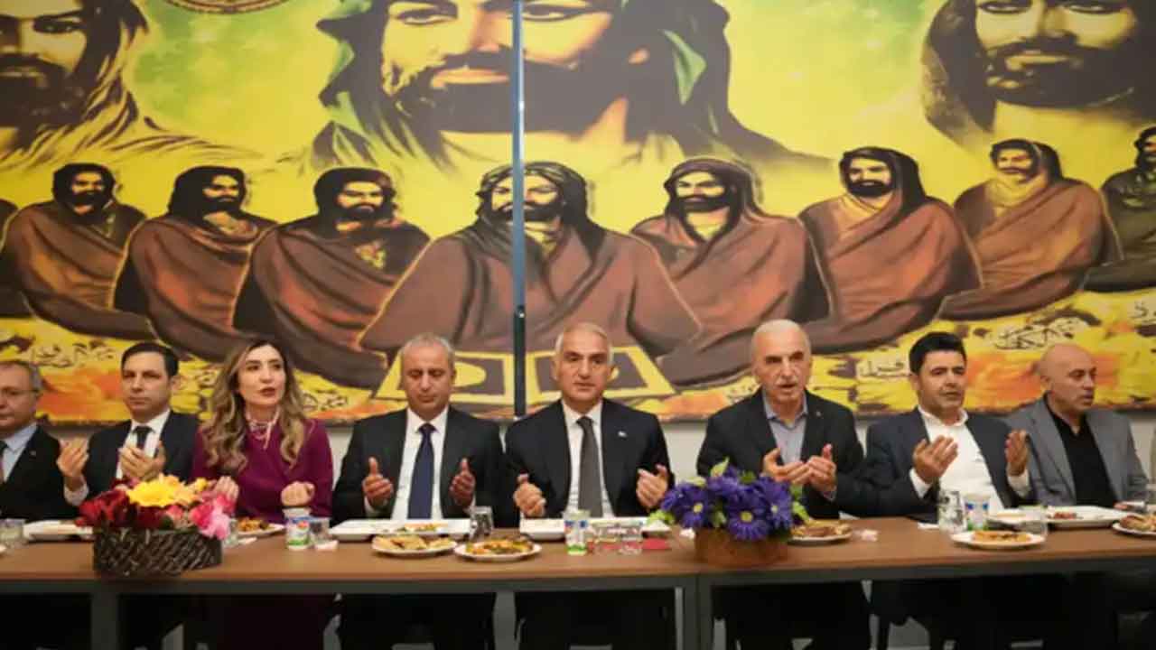 Kültür ve Turizm Bakanı Mehmet Nuri Ersoy Alevi Bektaşi dedeleriyle buluştu