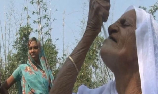 Foto - Kum bulamazsa duvar kemiriyor!