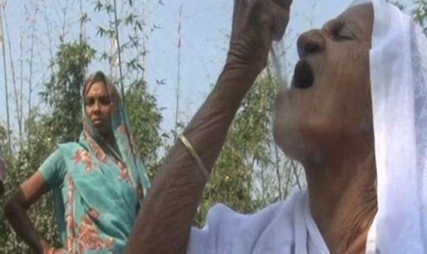 Foto - Kum bulamazsa duvar kemiriyor!