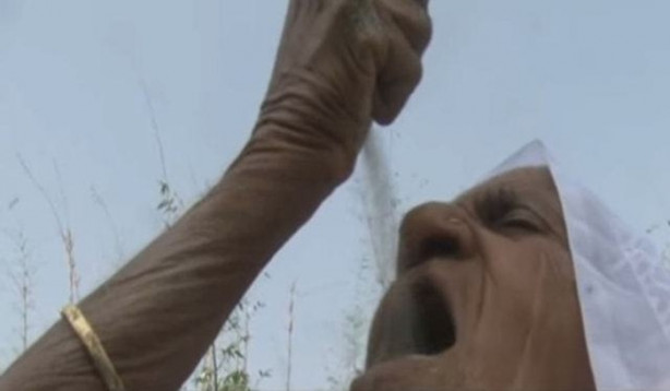 Foto - Kum bulamazsa duvar kemiriyor!