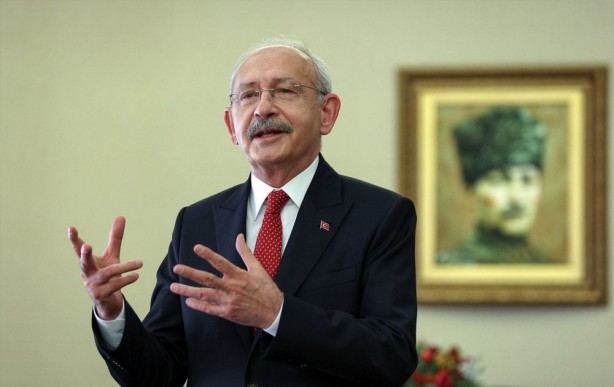 Foto - Kumar masasında üç ince taktik