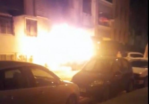 Foto - Kundaklanan minibüs alev topuna döndü!