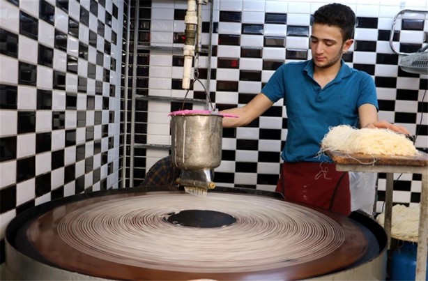 Foto - Künefe Avrupa yollarında