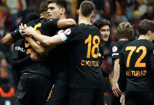 Foto - Kupa maçı sonrası apar topar karar verildi! Tüm Türkiye’ye böyle duyurdular: Bomba hamle geldi: Taraftarların isyanı ortaya çıktı!