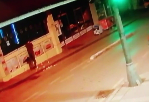 Foto - Kur-an’ı Kerim’i paramparça etti! O alçak kamerada