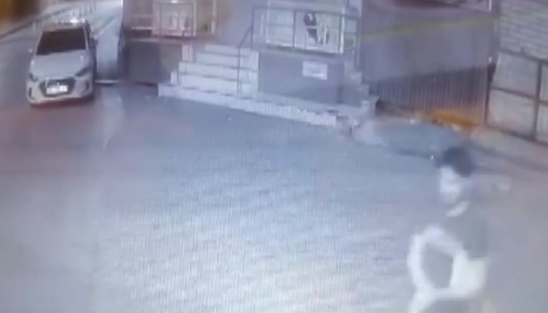 Foto - Kur-an’ı Kerim’i paramparça etti! O alçak kamerada