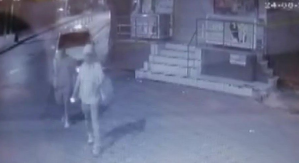 Foto - Kur-an’ı Kerim’i paramparça etti! O alçak kamerada