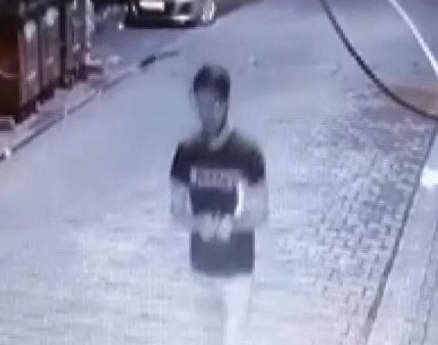 Foto - Kur-an’ı Kerim’i paramparça etti! O alçak kamerada