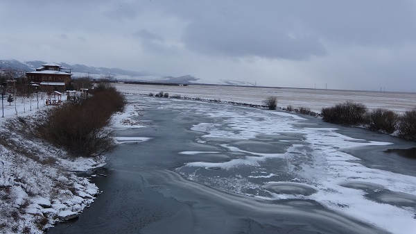 Foto - Kura Nehri buz tuttu