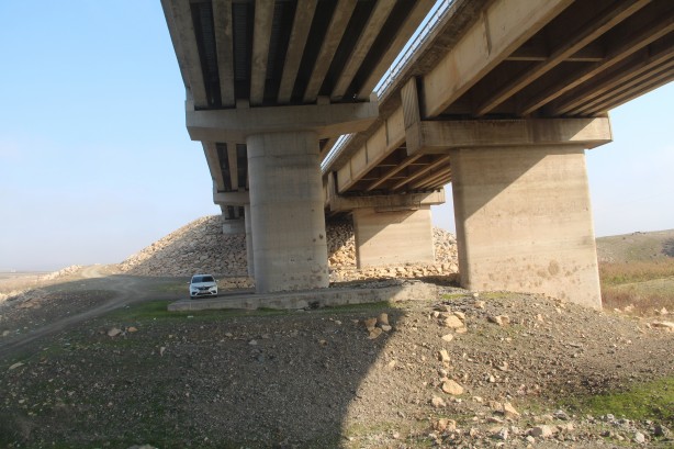 Foto - Kuraklığın en net fotoğrafı: "Suya girmek yasaktır" yazısı var, su yok