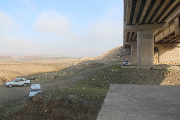 Foto - Kuraklığın en net fotoğrafı: "Suya girmek yasaktır" yazısı var, su yok