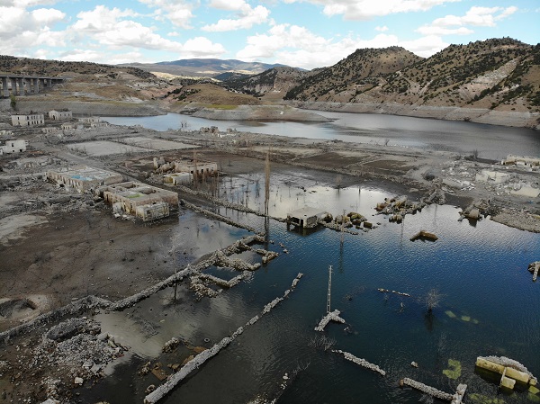 Foto - Kuraklığın geldiği boyut! Sular çekildi ortaya çıktı