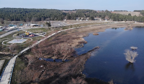 Kuraklık bir göleti daha etkiledi! Sular çekildi