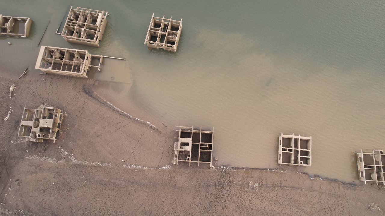 Foto - Kuraklık o barajı da vurdu! Sular çekilince bakın ortaya neler çıktı