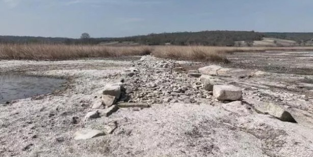 Foto - Kuraklık sonrası göl çekildi pes dedirtti! Yapılan incelemede: Tarihi Kral Yolu ortaya çıktı! 