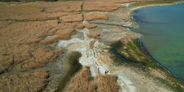 Foto - Kuraklık sonrası göl çekildi pes dedirtti! Yapılan incelemede: Tarihi Kral Yolu ortaya çıktı! 