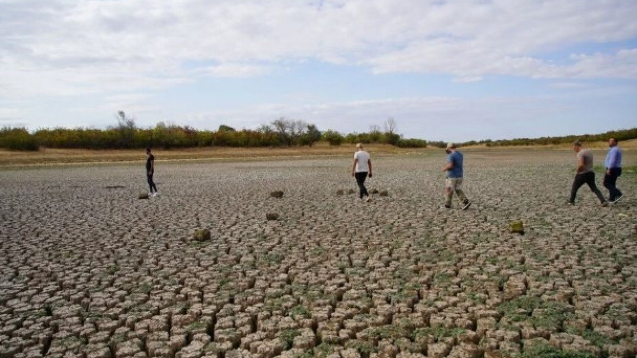 Foto - Kuraklık su kaynaklarını bitiriyor! O gölet tamamen kurudu