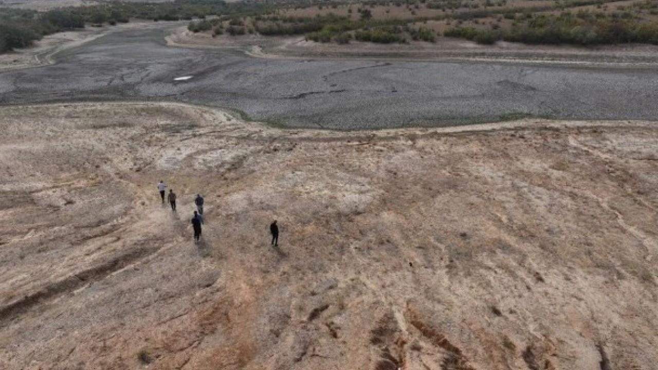 Foto - Kuraklık su kaynaklarını bitiriyor! O gölet tamamen kurudu