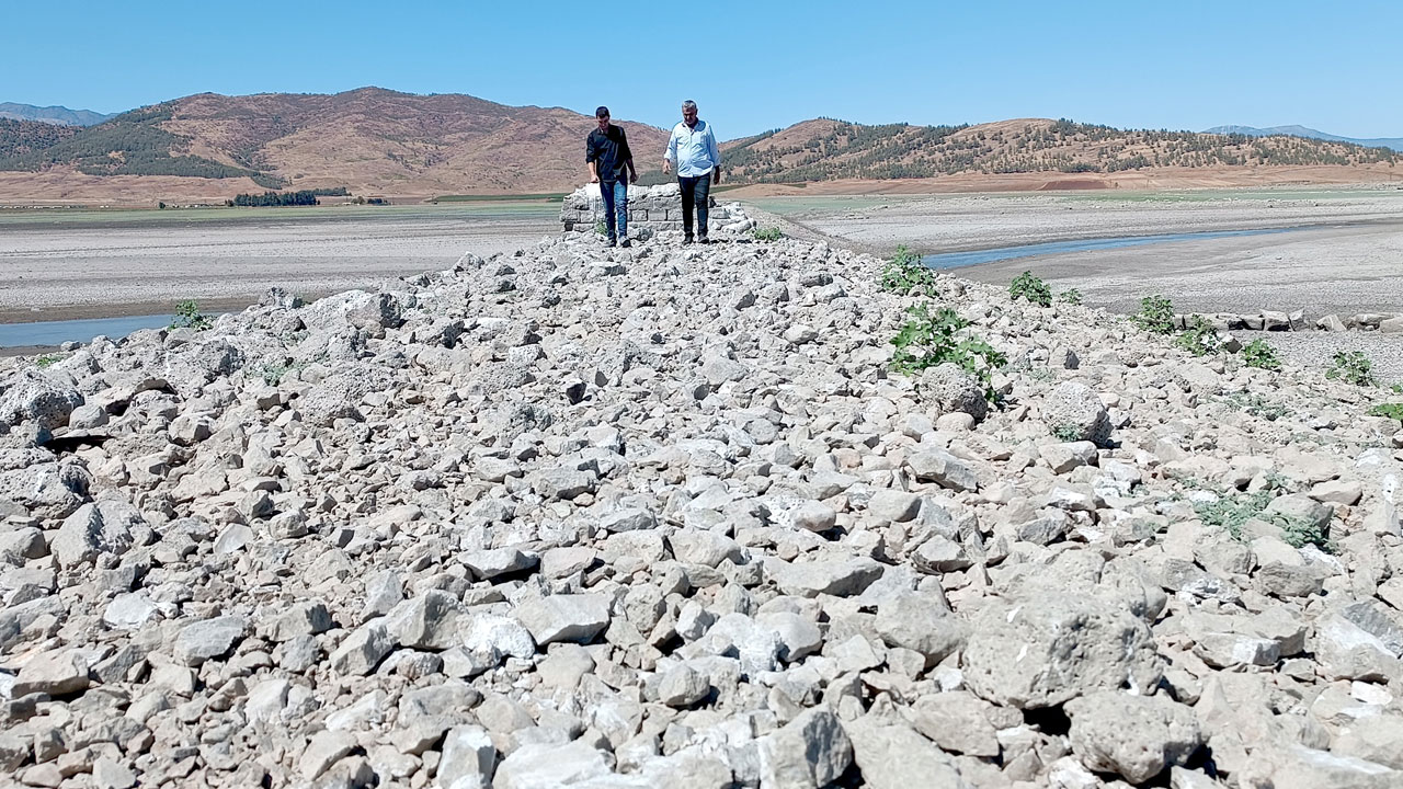 Foto - Kuraklık Tahtaköprü Barajı’nı vurdu! Hicaz Demir Yolu yeniden ortaya çıktı
