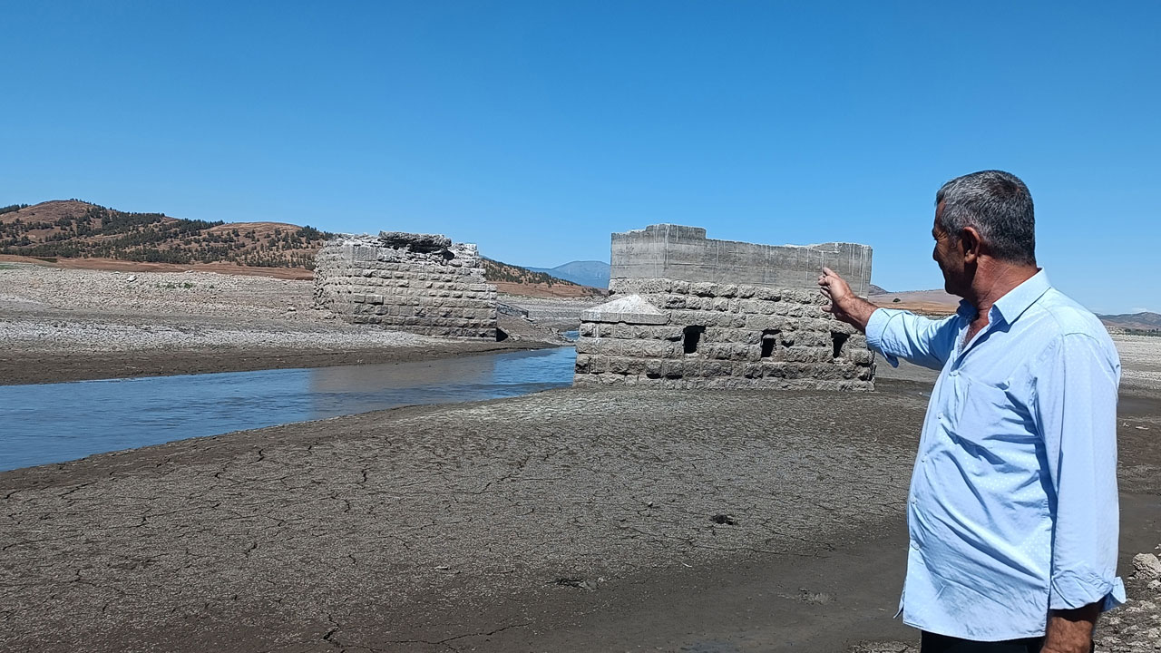 Foto - Kuraklık Tahtaköprü Barajı’nı vurdu! Hicaz Demir Yolu yeniden ortaya çıktı