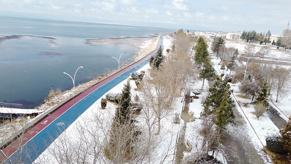 Kuraklık tehlikesiyle karşı karşıyaydı! Beklenen kar yağdı