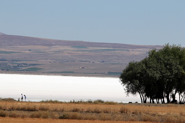 Foto - Kuraklıkta gelinen son nokta! O gölde su çekildi geride tuz kaldı