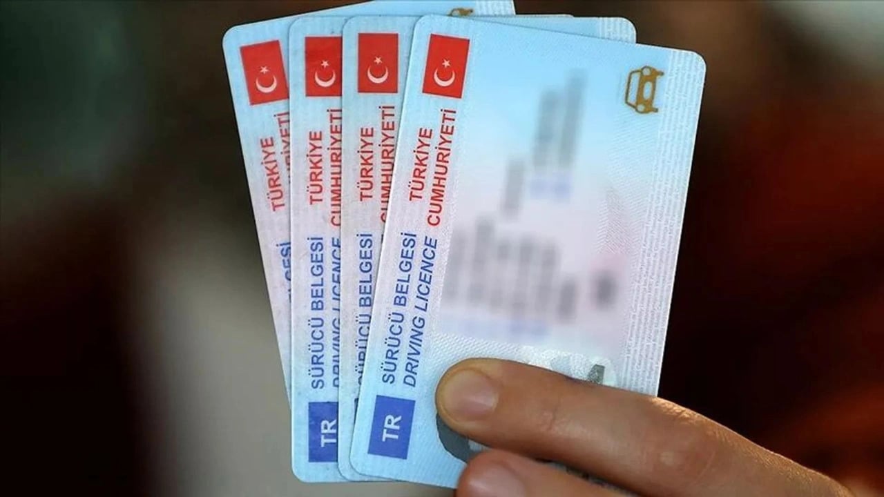 Kurallar yürürlüğe girdi! Ehliyette yeni dönem
