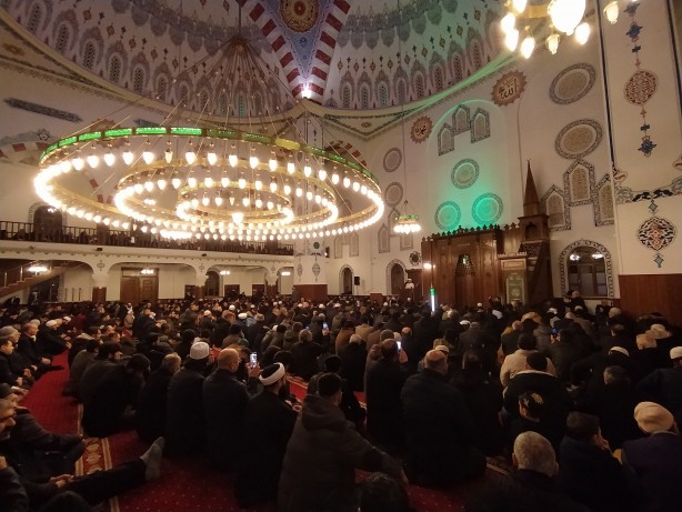 Foto - Kur'an düşmanlarına hafızlardan yüce Kur'an ile cevap! 'Bu nur asla sönmeyecek!'