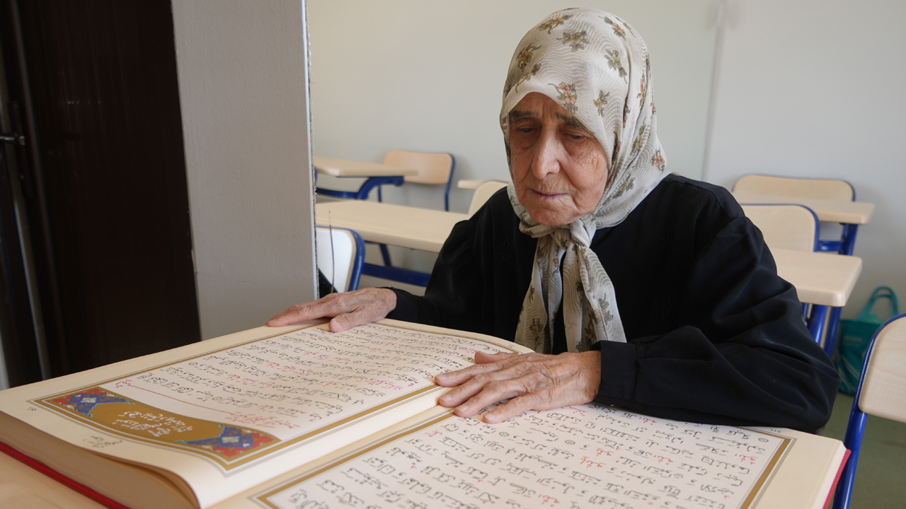 Kur’an-ı Kerim kursunu 87 yaşında tamamladı! 6 aylık azmiyle gençlere örnek oldu!