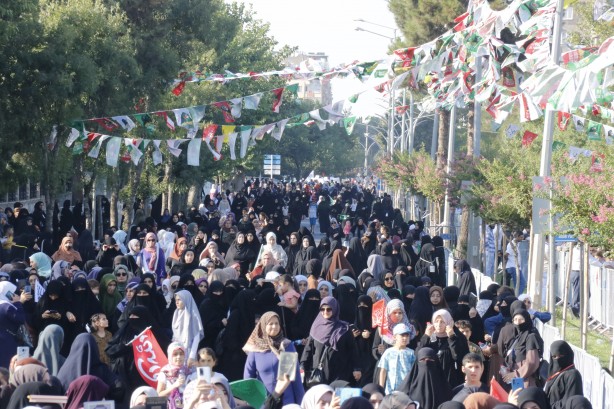 Foto - Kur'an-ı Kerim'e saygı mitingi! Binlerce kişi saldırıları protesto etti