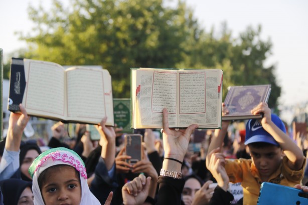Foto - Kur'an-ı Kerim'e saygı mitingi! Binlerce kişi saldırıları protesto etti