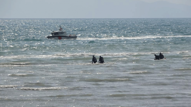 'Kurbağa adamlar' Rojin için Van Gölü’ne daldı