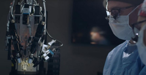 Foto - Küreselciler insanlığı robotlaştırmak için iş başında! Ve Elon Musk çipi tanıttı