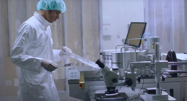 Foto - Küreselciler insanlığı robotlaştırmak için iş başında! Ve Elon Musk çipi tanıttı