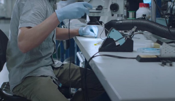 Foto - Küreselciler insanlığı robotlaştırmak için iş başında! Ve Elon Musk çipi tanıttı