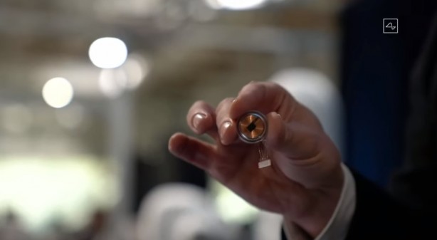 Foto - Küreselciler insanlığı robotlaştırmak için iş başında! Ve Elon Musk çipi tanıttı