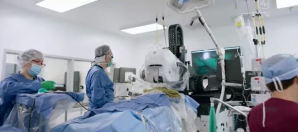 Foto - Küreselciler insanlığı robotlaştırmak için iş başında! Ve Elon Musk çipi tanıttı