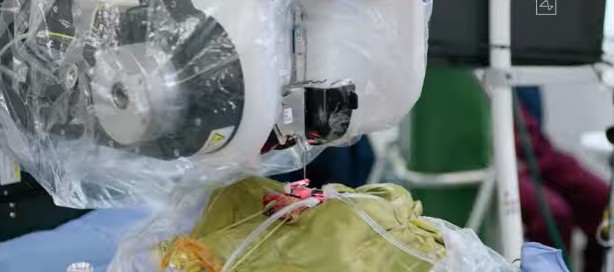 Foto - Küreselciler insanlığı robotlaştırmak için iş başında! Ve Elon Musk çipi tanıttı