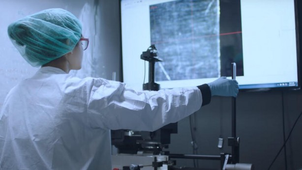 Foto - Küreselciler insanlığı robotlaştırmak için iş başında! Ve Elon Musk çipi tanıttı