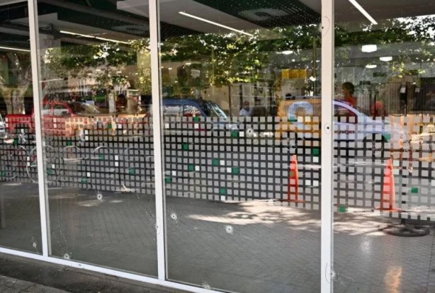 Foto - Kurşun yağdırıp Messi'ye not bıraktılar